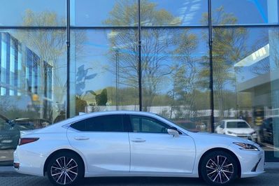 Lexus ES 300h Business Edition