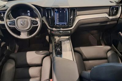 Volvo XC60 B5 B AWD Plus Dark