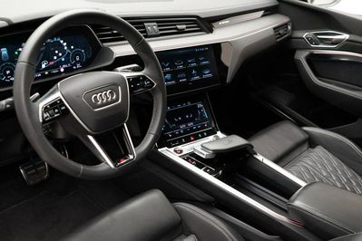 Audi Q8 SQ8 e-tron quattro