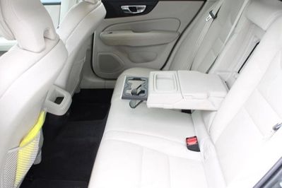 Volvo V60 Cross Country D4 Momentum Pro