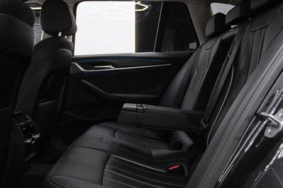 BMW Seria 5 530e xDrive Luxury Line aut