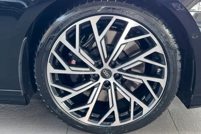 Audi A8 S8 TFSI quattro