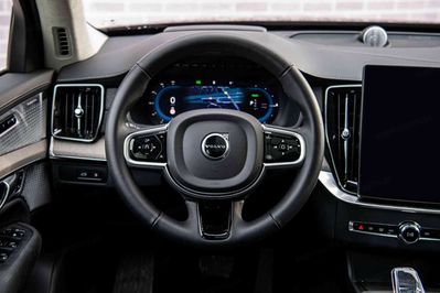 Volvo XC90 T8 AWD Plug-In Hybrid Ultra Dark