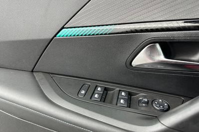 Peugeot 2008 Allure 1.2 PureTech EAT8