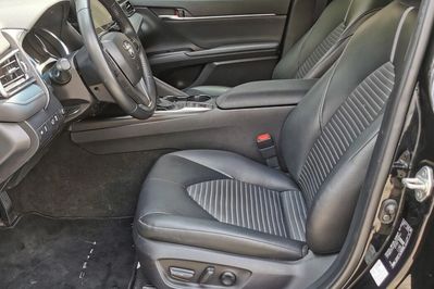 Toyota Camry 2.5 Hybrid Prestige Cvt