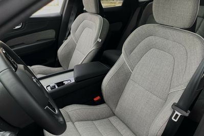 Volvo XC60 T8 Plug-In Hybrid AWD Ultra Dark aut