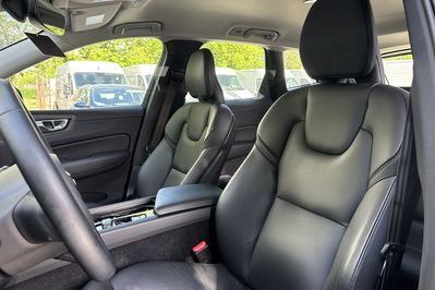 Volvo XC60 B4 B Plus Dark