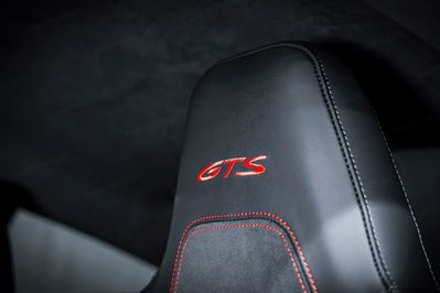 Porsche 911 Carrera 4 GTS
