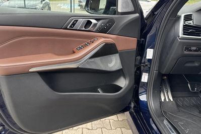 BMW X5 M50i