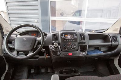 Peugeot Boxer Zabudowa Brygadowa + Skrzynia