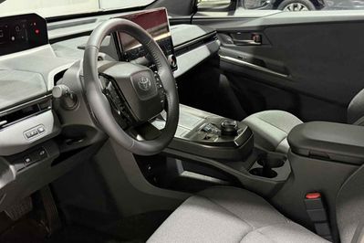 Toyota C-HR + Style BEV