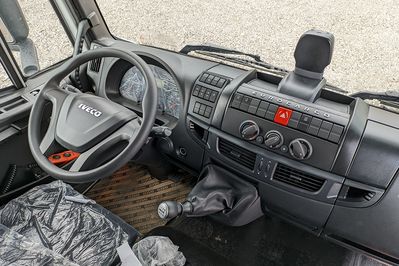 Iveco Eurocargo ML 75E19/P + Winda