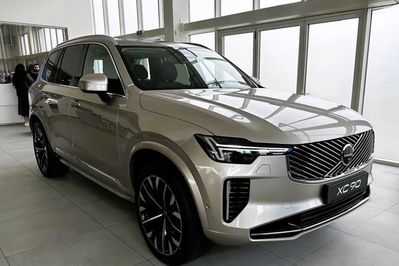 Volvo XC90 B5 AWD Ultra Bright