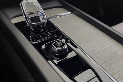 Volvo XC60 T8 Plug-In Hybrid AWD Ultra Dark