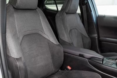 Lexus UX 300h Business