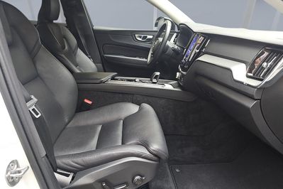 Volvo XC60 B4 D Plus Dark