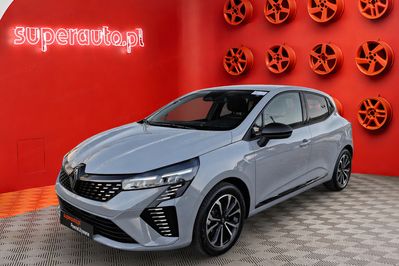 Renault Clio Techno 1.6 E-Tech Hybrid AT