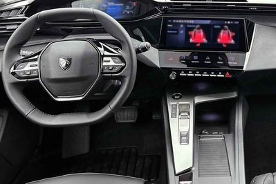 Peugeot 308 Allure EAT8 1.5 BlueHDi