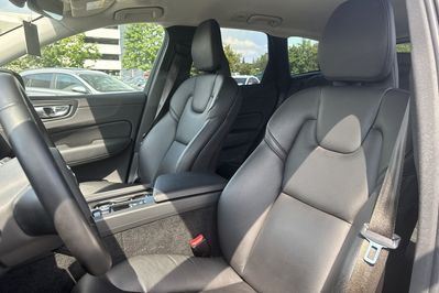 Volvo XC60 B4 B Plus Dark
