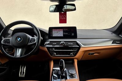 BMW Seria 5 530d xDrive M Sport sport-aut