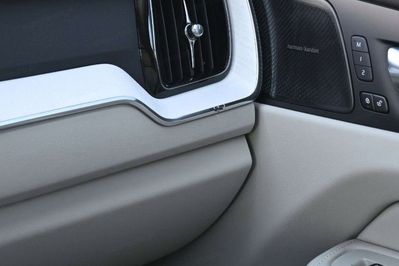 Volvo XC60 B5 AWD Plus Dark