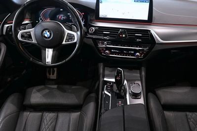 BMW Seria 5 520i mHEV aut