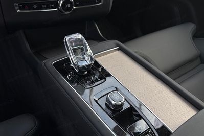 Volvo XC90 T8 AWD Plug-In Hybrid Ultra Dark