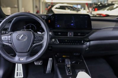 Lexus UX 300h F Sport