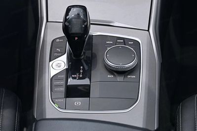 BMW Seria 3 318i Advantage aut