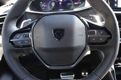 Peugeot 208 GT e-DCS6 1.2 mHEV