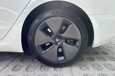 Tesla Model 3 RWD