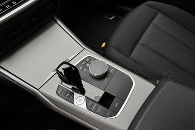 BMW Seria 3 318i aut