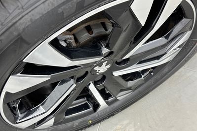 Peugeot 2008 GT 1.2 PureTech EAT8