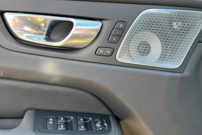 Volvo XC60 B5 B AWD Ultra Dark