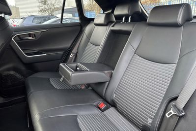 Toyota RAV4 Black Edition by JBL 2.5 Hybrid