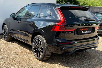 Volvo XC60 B5 B AWD Ultra Dark
