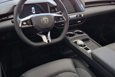 MG MGS5 49kWh Standard Range RWD Exclusive