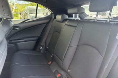 Lexus UX 250h F Impression