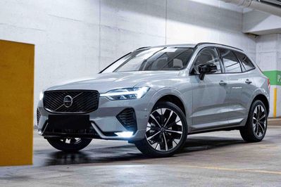 Volvo XC60 B5 AWD Ultra Dark