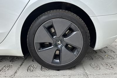 Tesla Model 3 RWD