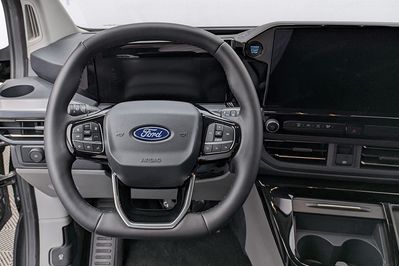 Ford Tourneo Custom 320 L2H1 Titanium A8
