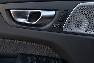 Volvo XC60 B5 B AWD Ultra Dark