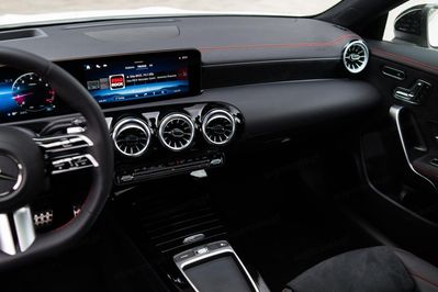 Mercedes CLA 200 mHEV AMG Line 7G-DCT