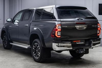 Toyota HiLux Double Cab SR5PLUS 4X4