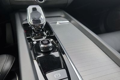 Volvo XC60 T6 Plug-In Hybrid AWD Ultra Dark aut