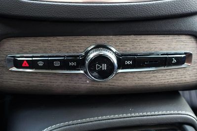 Volvo XC90 T8 AWD Plug-In Hybrid Ultimate Dark 7os aut
