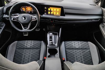 Volkswagen Golf VIII 2.0 TDI R-Line DSG