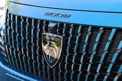 Peugeot 2008 Allure e-DCS 1.2 mHEV