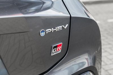 Toyota C-HR GR Sport 2.0 Hybrid Dynamic Force Plug-in