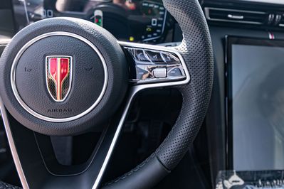 Hongqi H5 Deluxe 2.0T DSG